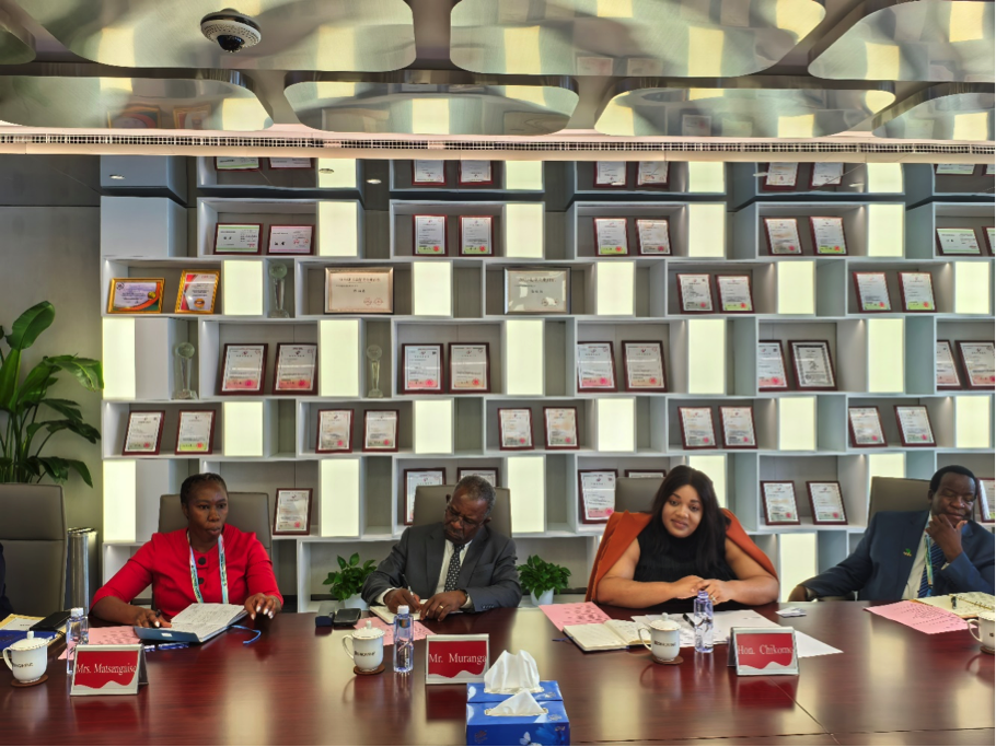 津巴布韋副外長到訪威廉體育集團總部